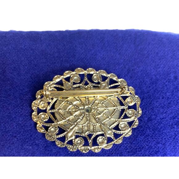 Goldtone Filigree Brooch Pin Oval Faux Pearl - Picture 7 of 8